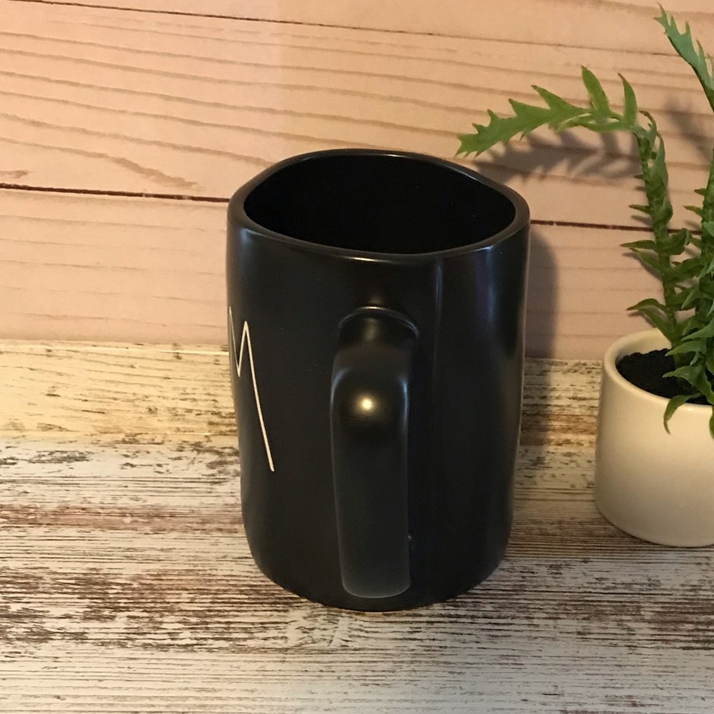Rae Dunn new MOM mug - Picture 3 of 4